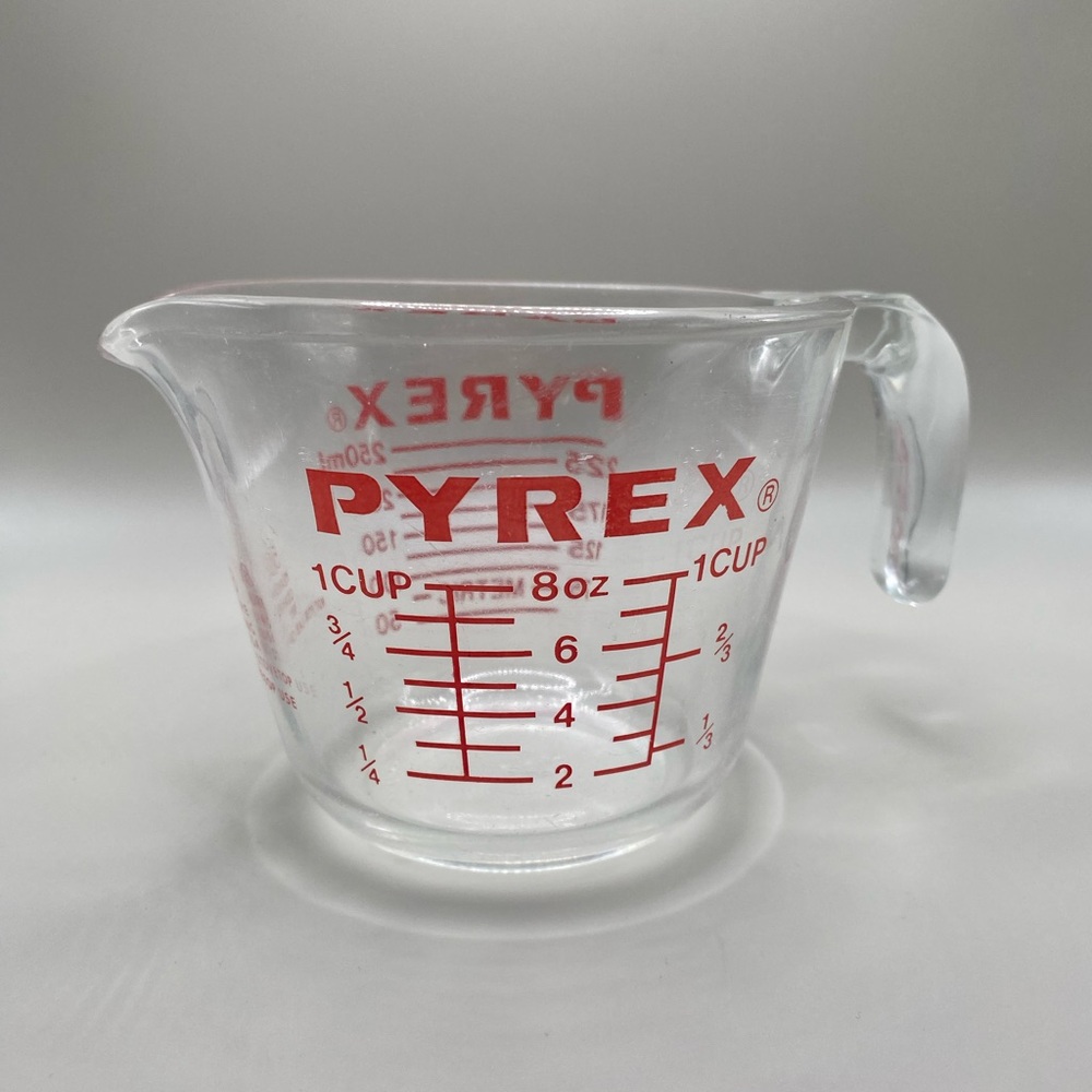 Vintage PYREX one cup glass measuring cup with handle and pour spout, red print